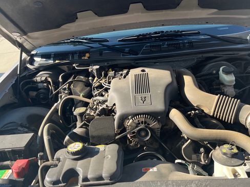 Used 2004 Ford Crown Victoria LX image 12