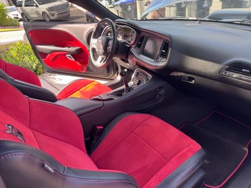 Used 2015 Dodge Challenger R/T Scat Pack RWD image 17