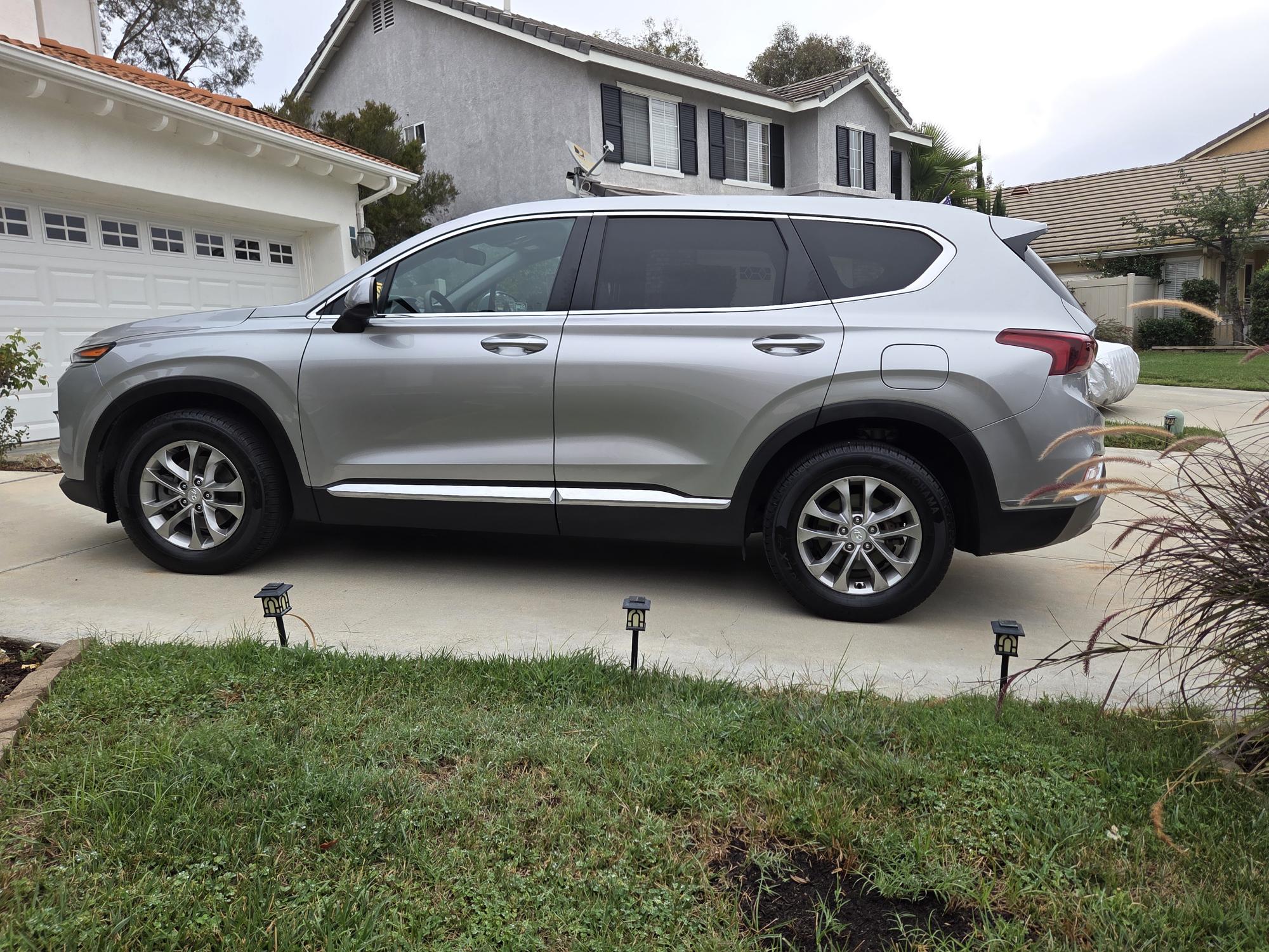 Used 2020 Hyundai Santa Fe SE w/ Cargo Package FWD image 11