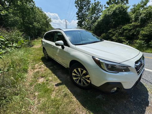 Used 2019 Subaru Outback 3.6R Touring AWD/4WD image 8