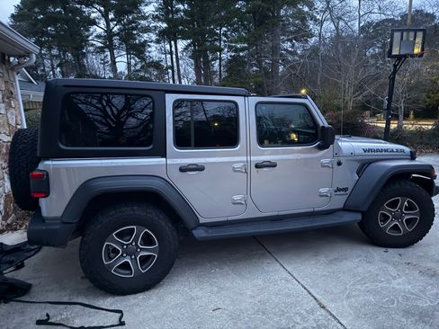 Used 2020 Jeep Wrangler Unlimited Sport image 2