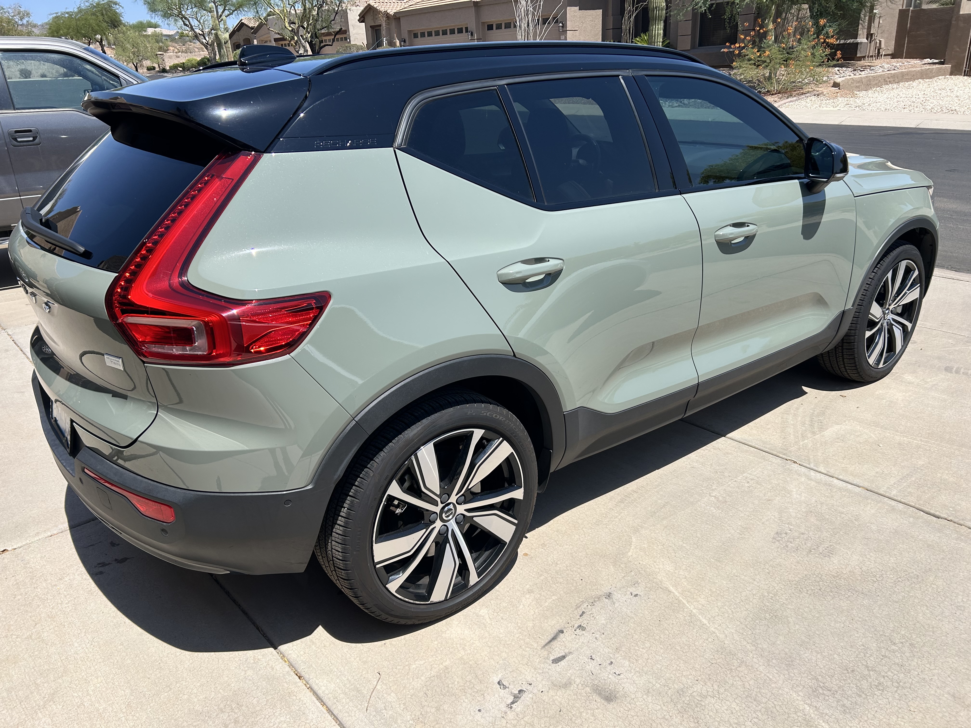 Used 2022 Volvo XC40 P8 Recharge Ultimate AWD/4WD image 5