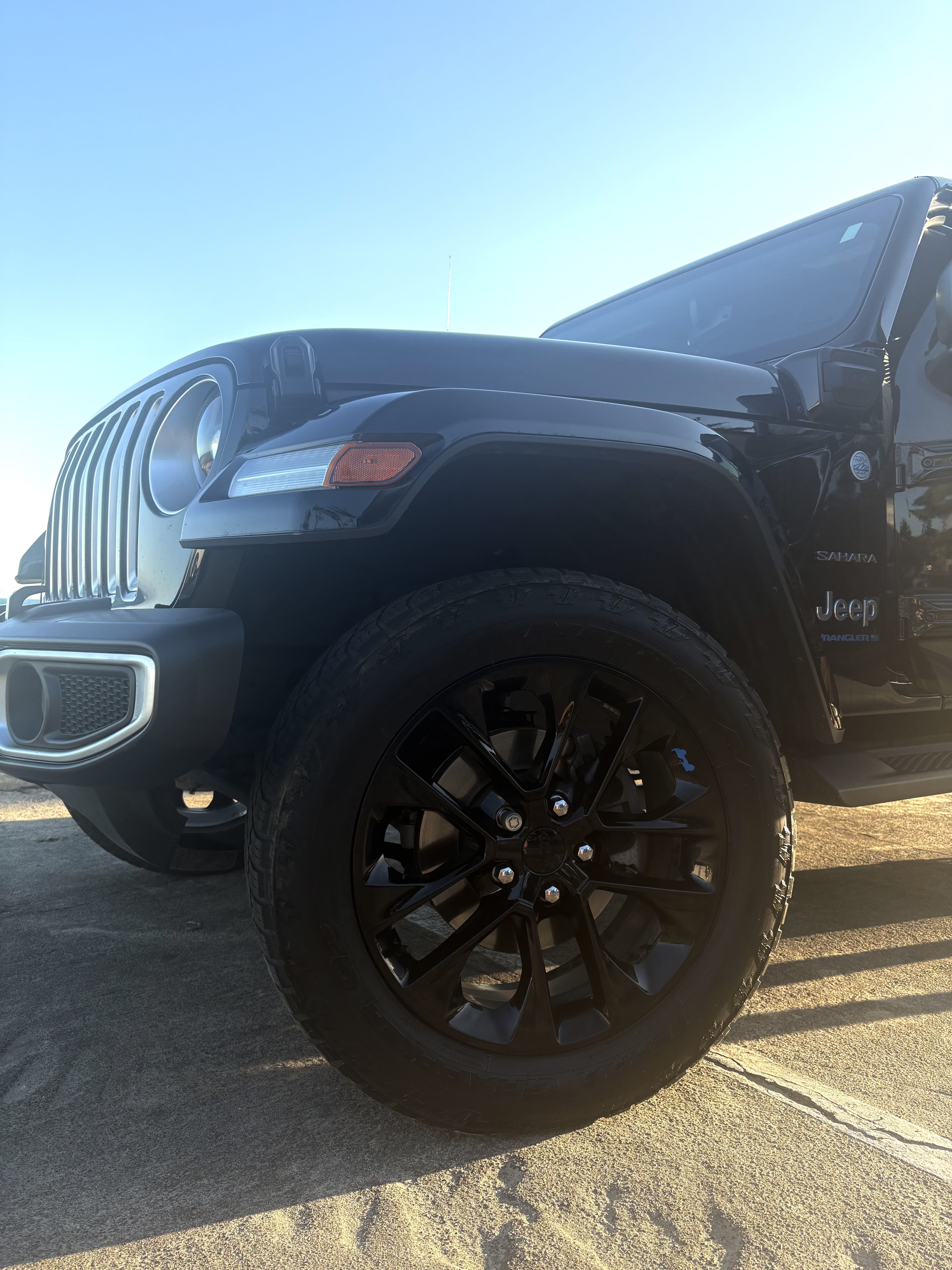Used 2023 Jeep Wrangler Unlimited Sahara w/ Cold Weather Group AWD/4WD image 5