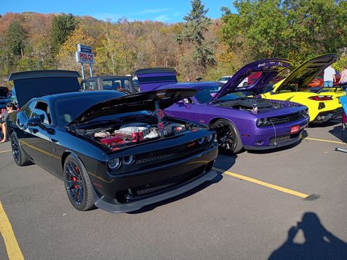 Used 2016 Dodge Challenger R/T image 14