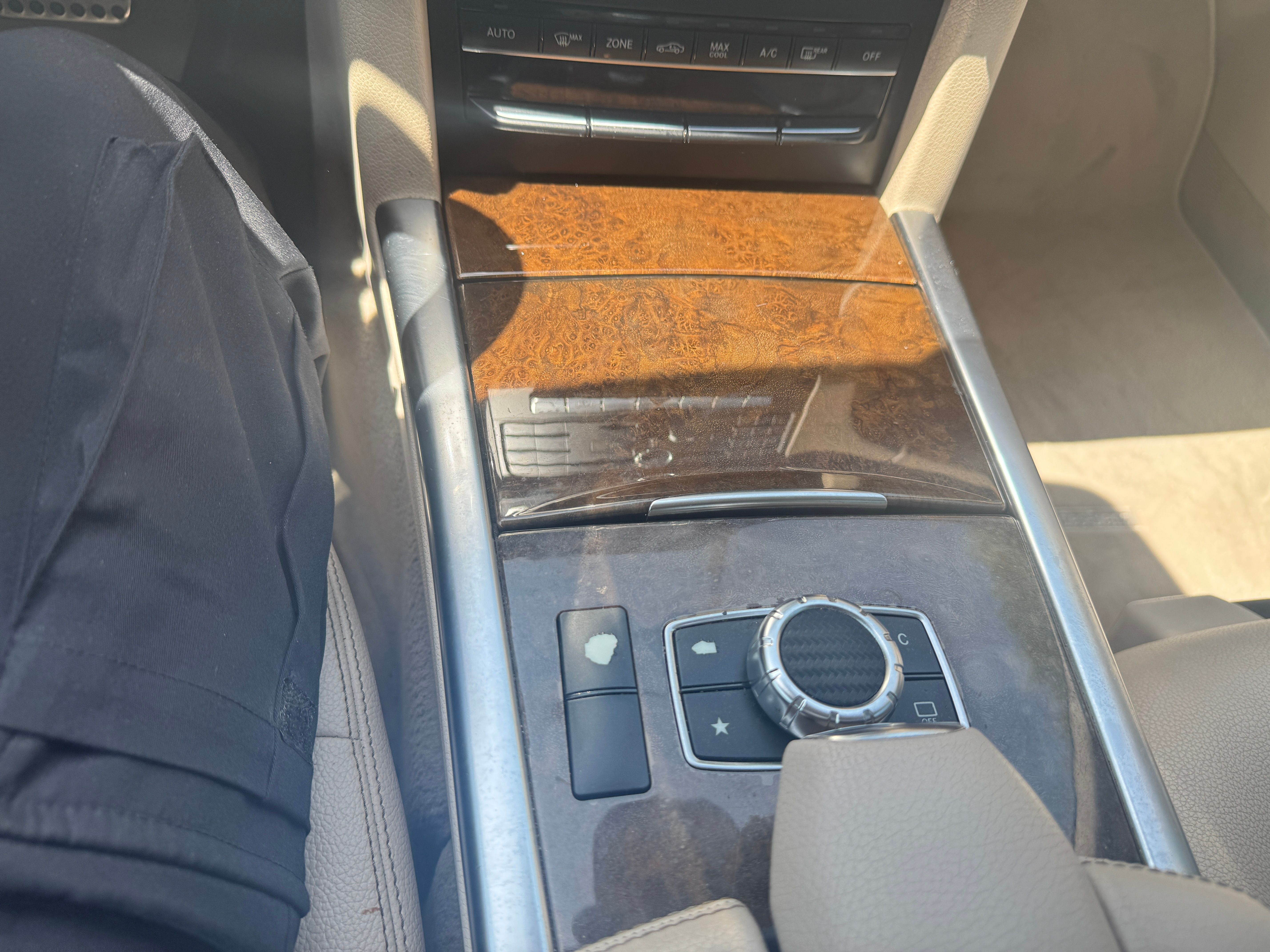 Used 2016 Mercedes-Benz E 350 Sedan w/ Premium Package image 18