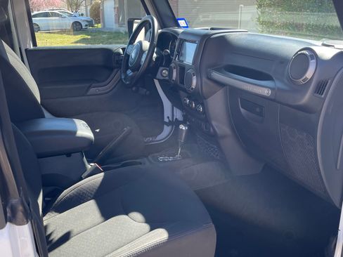 Used 2018 Jeep Wrangler Sport image 10