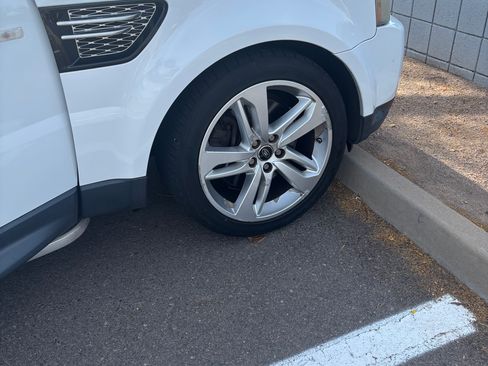 Used 2013 Land Rover Range Rover Sport HSE LUX image 13