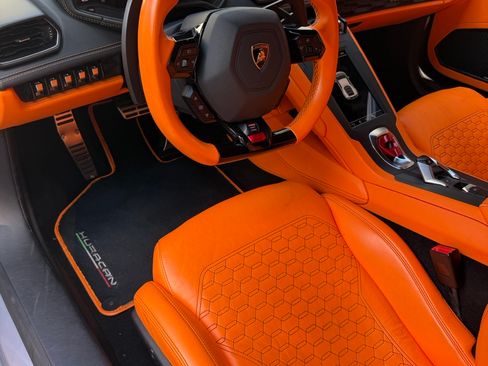 Used 2021 Lamborghini Huracan EVO RWD image 15