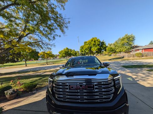 Used 2022 GMC Sierra 1500 Denali w/ Denali Carbonpro Edition image 1
