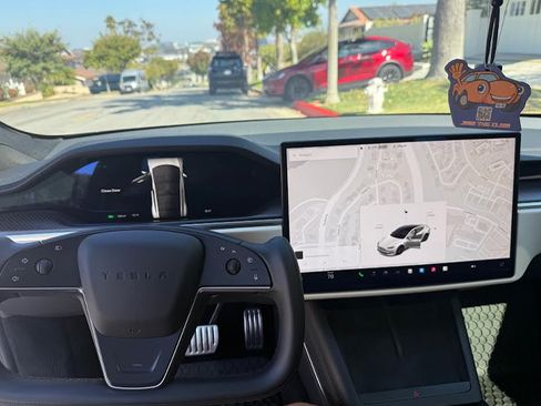 Used 2021 Tesla Model S Plaid image 8