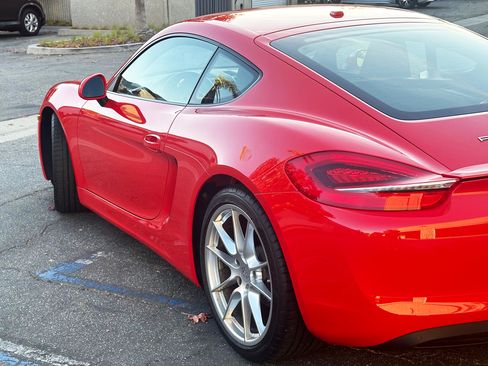 Used 2016 Porsche Cayman image 9