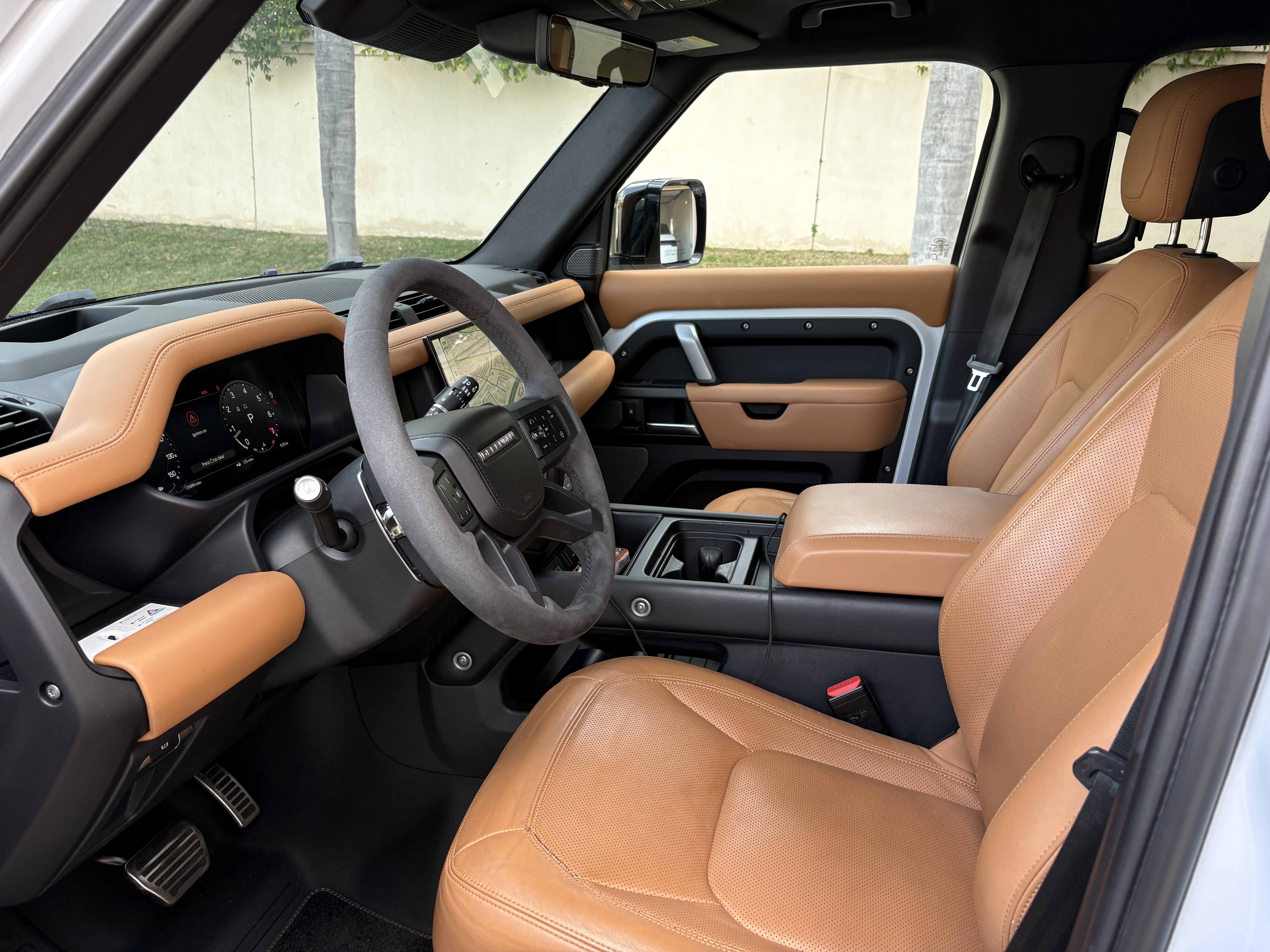 Used 2023 Land Rover Defender 110 AWD/4WD image 9