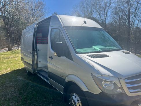 Used 2014 Mercedes-Benz Sprinter 3500 image 6