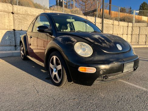 Used 2005 Volkswagen Beetle Bi-Color Edition image 2
