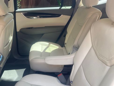 Used 2020 Cadillac XT6 Premium Luxury image 11