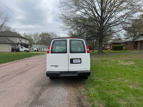 Used 2013 Chevrolet Express 1500 image 5