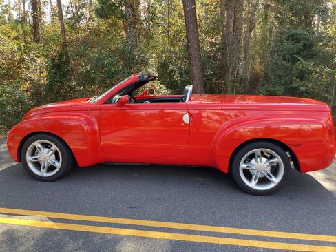 Used 2004 Chevrolet SSR w/ Preferred Equipment Group image 5