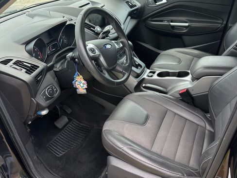 Used 2015 Ford Escape SE w/ SE Chrome Package image 9