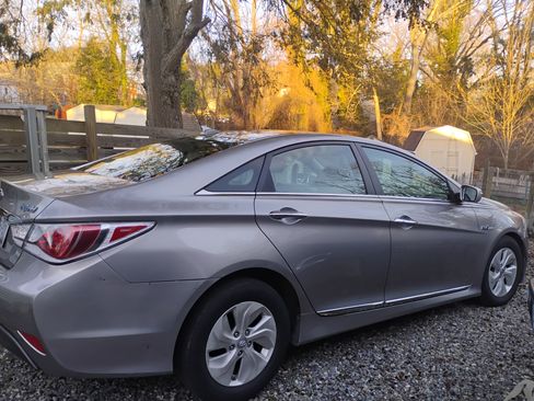 Used 2013 Hyundai Sonata Hybrid image 4