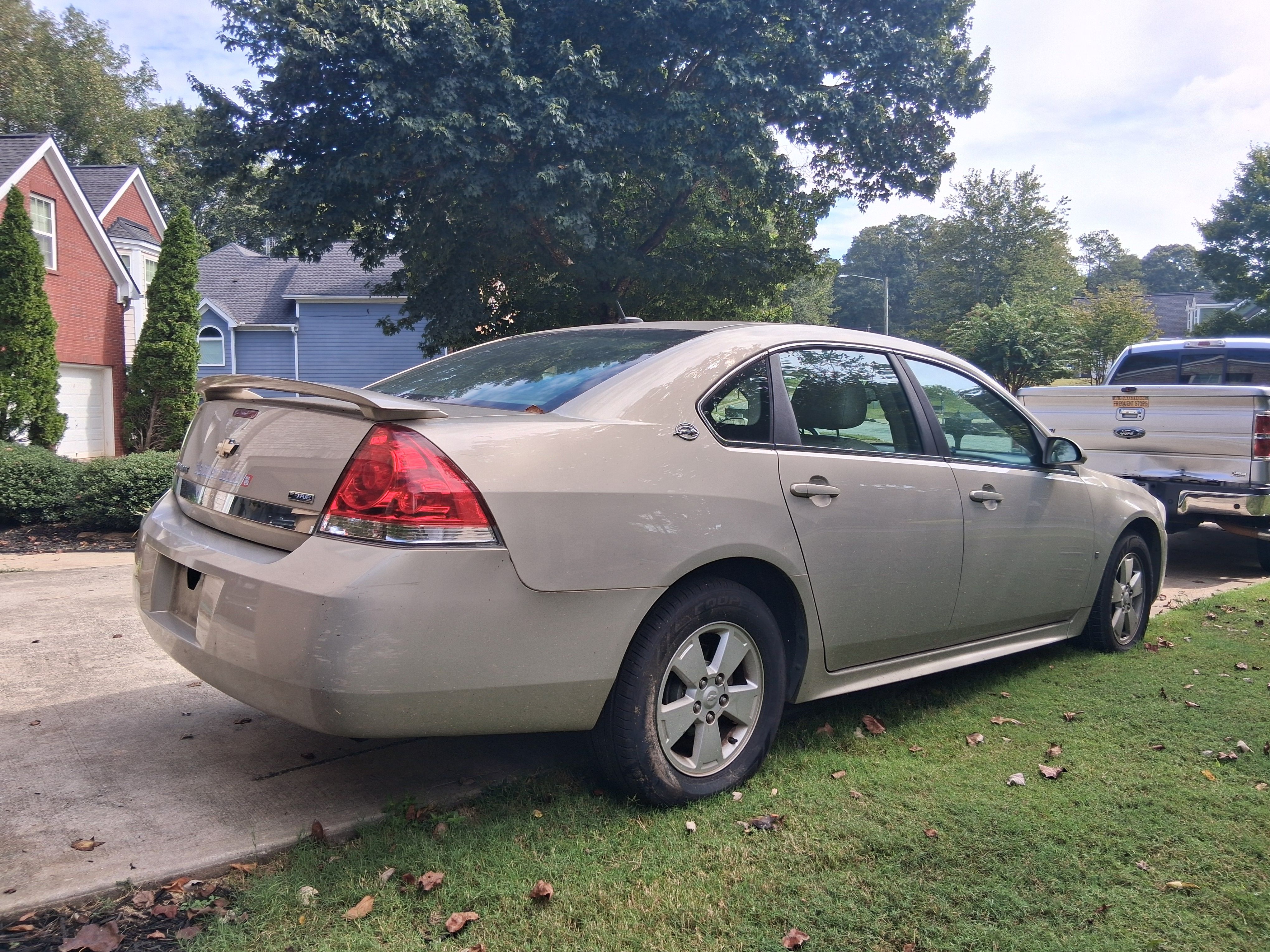 Used 2009 Chevrolet Impala LT w/ Luxury Edition Package FWD image 2