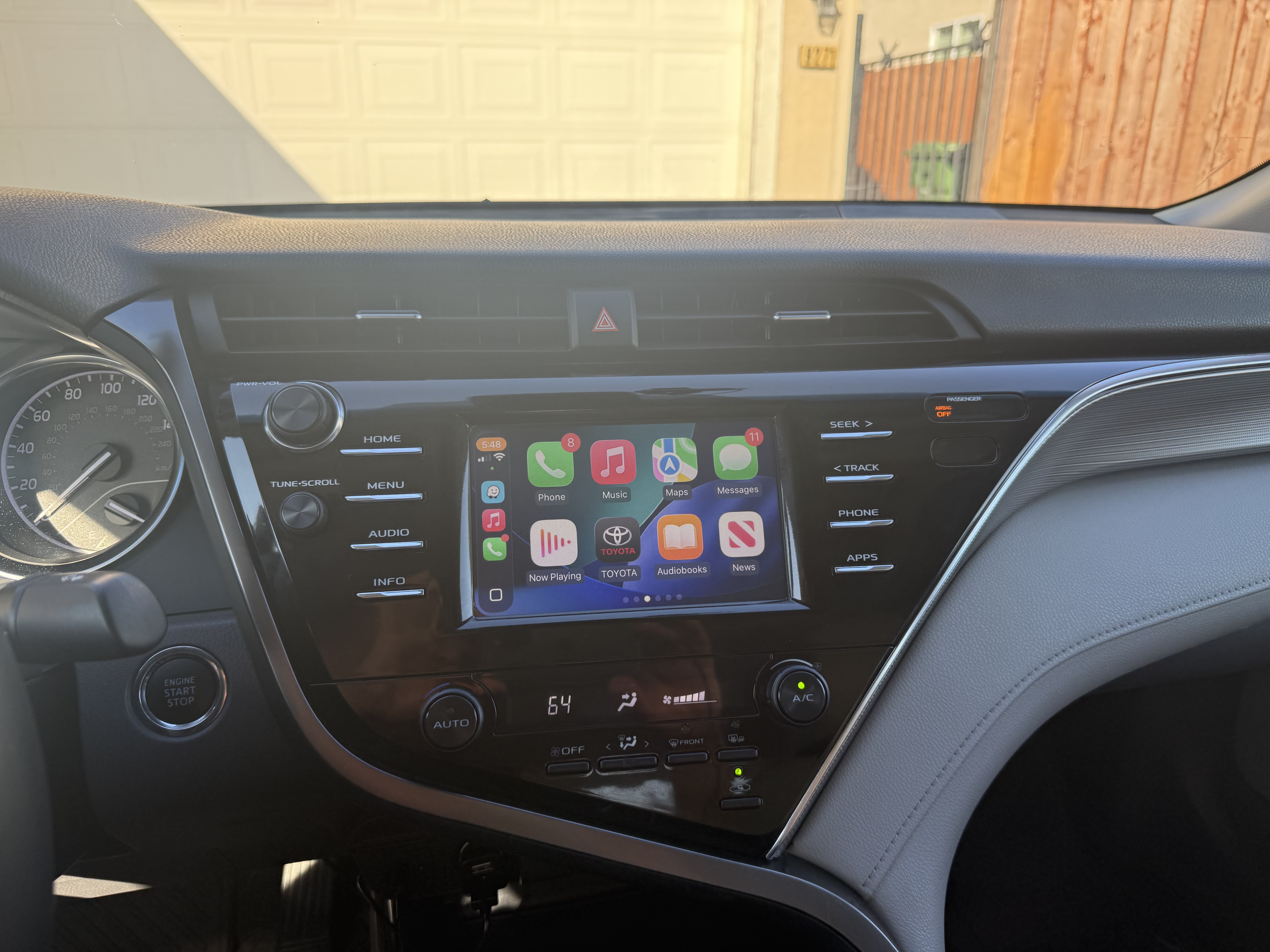 Used 2018 Toyota Camry SE w/ Moonroof Package FWD image 13