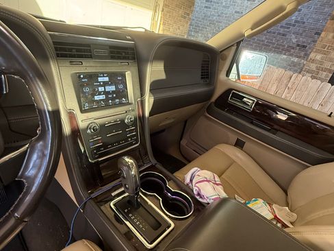 Used 2017 Lincoln Navigator L Reserve image 8