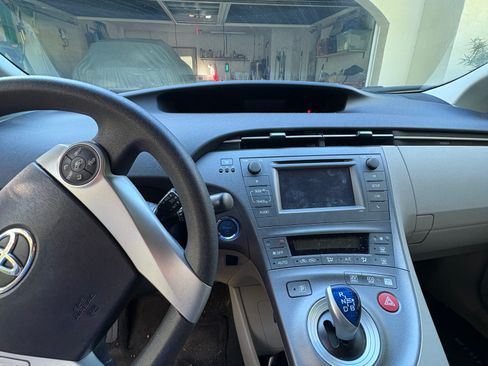 Used 2014 Toyota Prius Five image 20