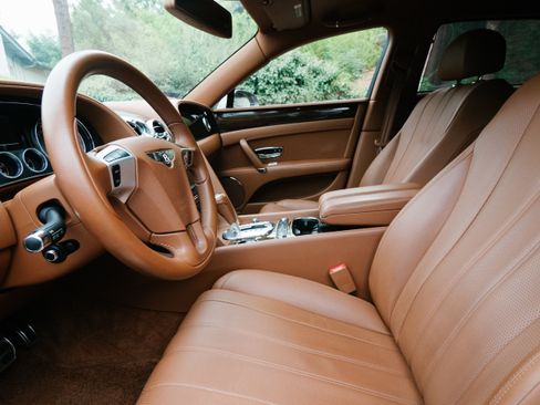 Used 2014 Bentley Flying Spur W12 image 20