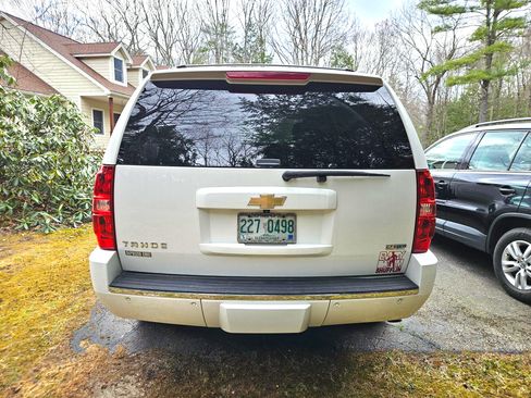 Used 2011 Chevrolet Tahoe LTZ AWD/4WD image 4
