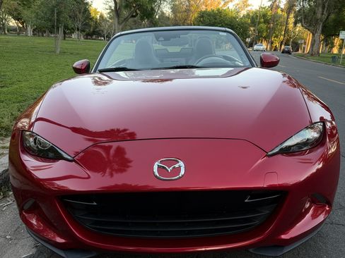Used 2016 MAZDA MX-5 Miata Grand Touring image 2