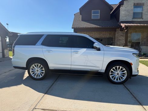 Used 2023 Cadillac Escalade Luxury image 1