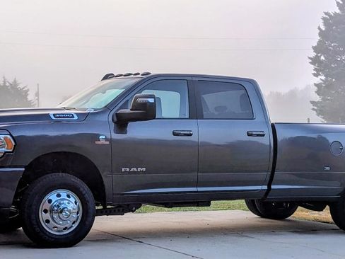 Used 2024 RAM 3500 Big Horn w/ Sport Appearance Package image 6