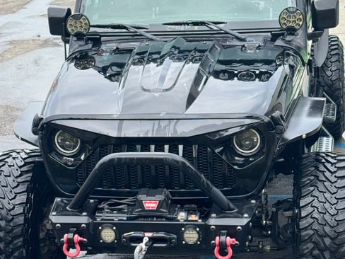 Used 2018 Jeep Wrangler Unlimited Sport S AWD/4WD image 2