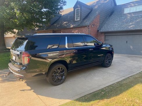 Used 2023 Chevrolet Suburban High Country w/ Premium Package 2 image 5