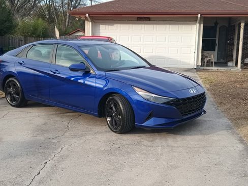 Used 2023 Hyundai Elantra SEL image 6