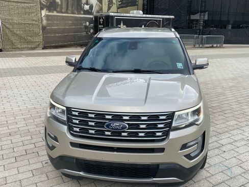 Used 2017 Ford Explorer Limited w/ Equipment Group 301A image 2