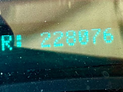 Used 2003 Chevrolet Suburban Z71 image 12