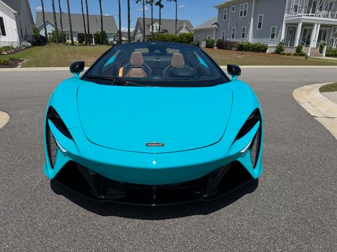 Used 2025 McLaren Artura Spider RWD image 5