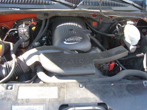 Used 2003 Chevrolet Avalanche 4x4 w/ Suspension Package, Off-Road image 9