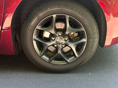 Used 2019 Chrysler Pacifica Touring Plus w/ S Appearance Package FWD image 6