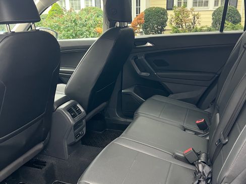 Used 2018 Volkswagen Tiguan SEL image 4