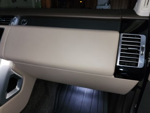 Used 2020 Land Rover Range Rover HSE image 25