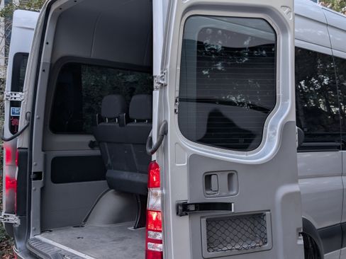 Used 2016 Mercedes-Benz Sprinter 2500 image 24