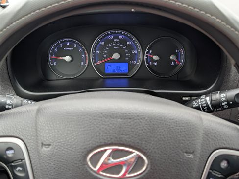 Used 2011 Hyundai Santa Fe GLS image 9