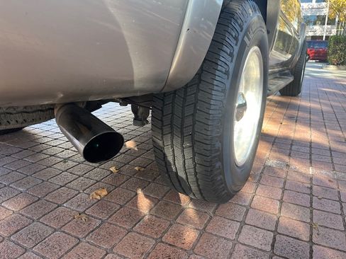 Used 2001 Chevrolet Suburban 2500 LT w/ LT Preferred Equipment Group image 30