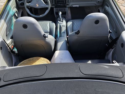 Used 2004 Porsche 911 Carrera 4S image 2