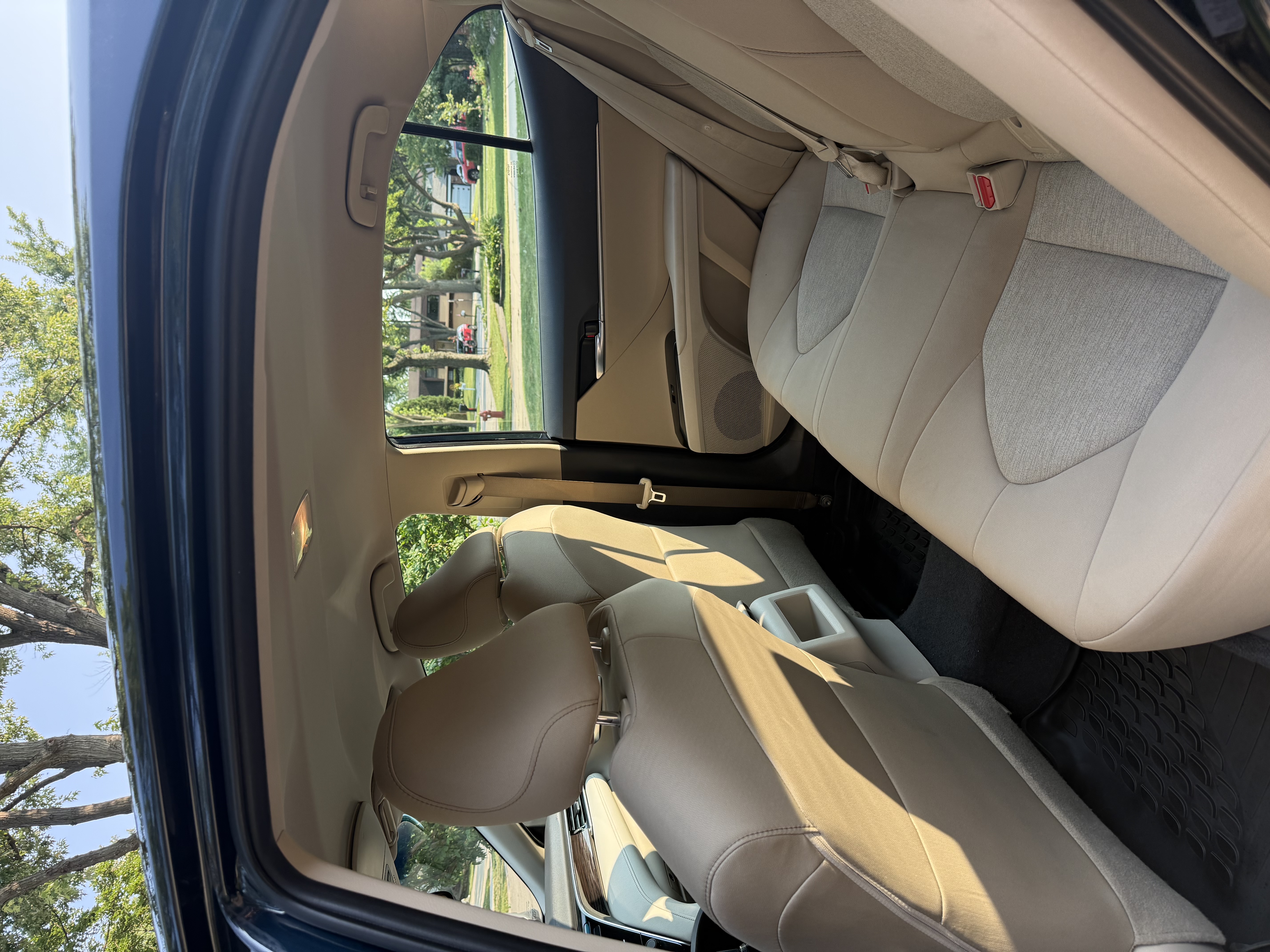 Used 2018 Toyota Camry LE w/ Convenience Package FWD image 14