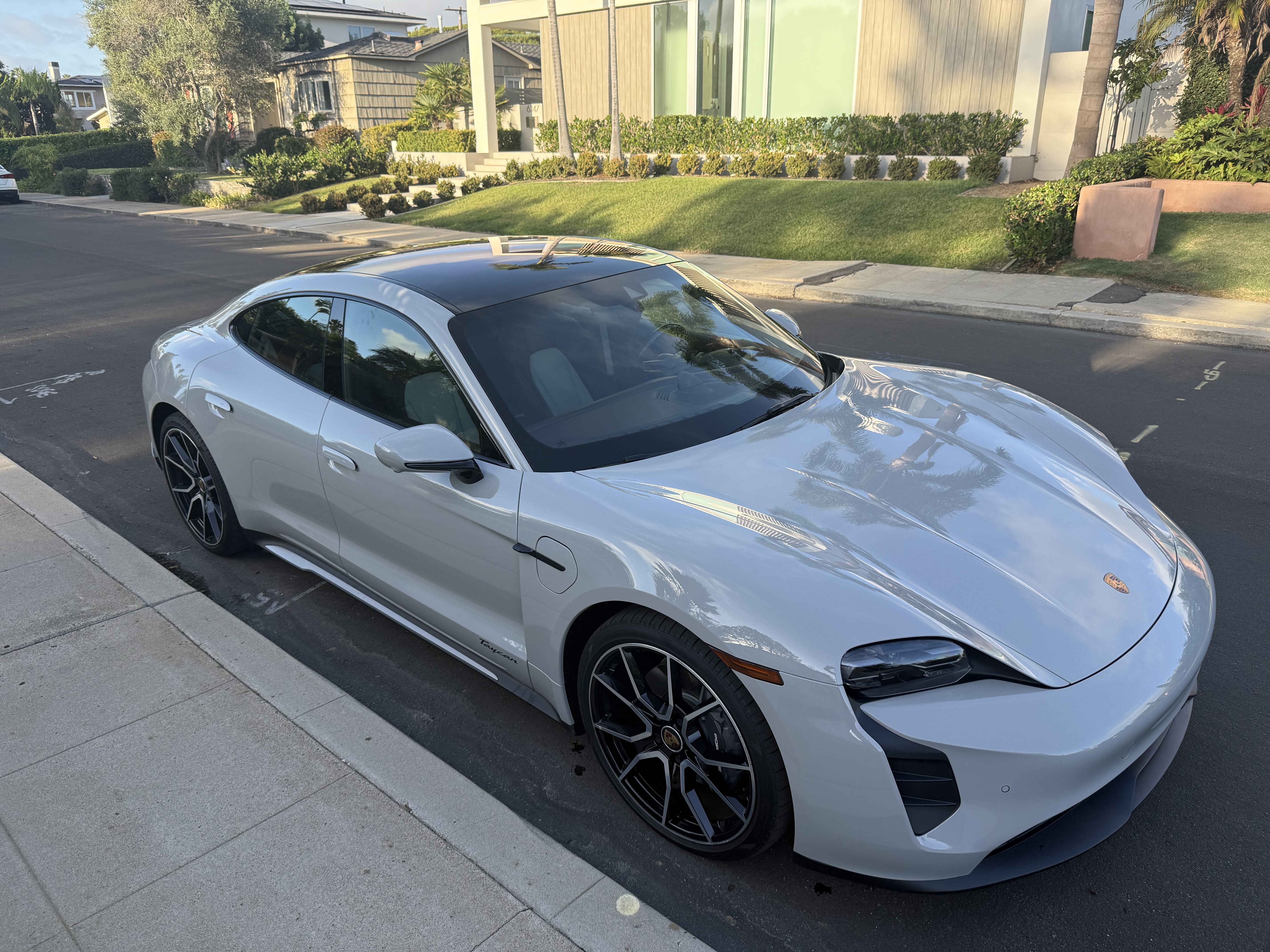 Used 2022 Porsche Taycan RWD image 5