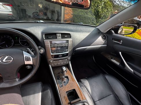 Used 2012 Lexus IS 250C w/ Luxury Pkg image 17