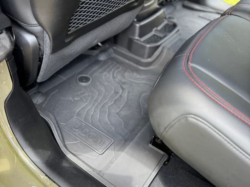 Used 2025 Jeep Wrangler Unlimited Rubicon image 11